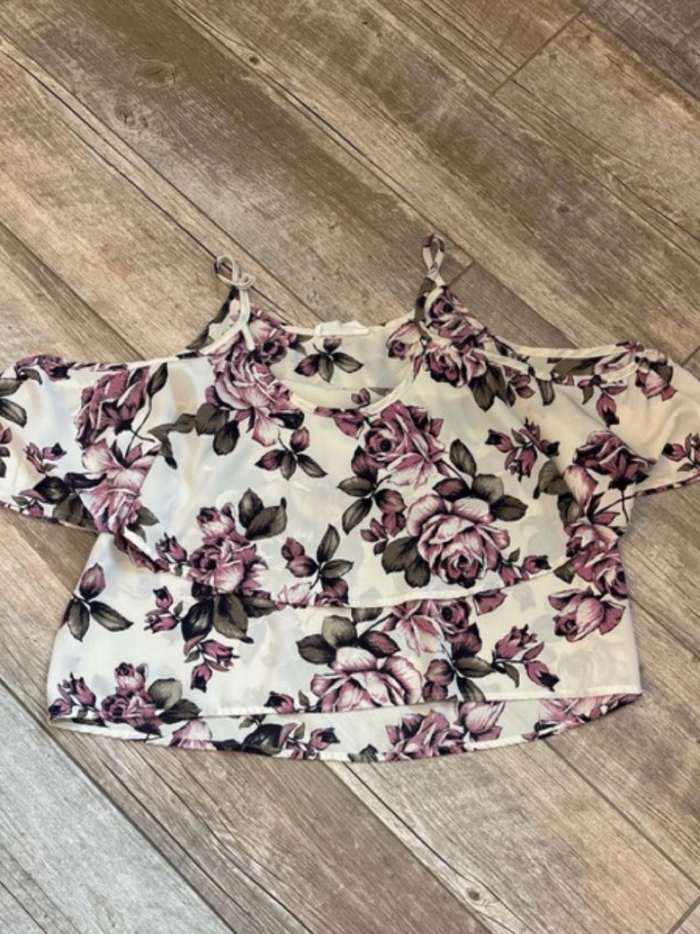 Peach Love California White Cold-Shoulder Top with Mauve Floral Print